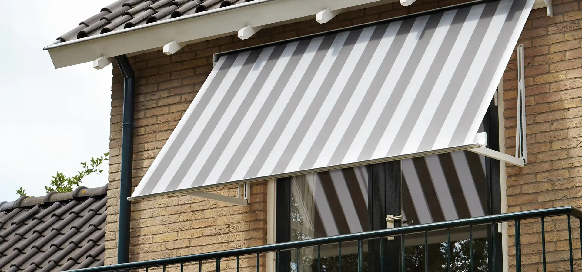 710-buitenzonwering_uitvalscherm_header.webp 710-buitenzonwering_uitvalscherm_header.webp